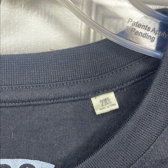 Akoo Black and Red Short Sleeve Tee with Graphic Design - Picture 3 of 7